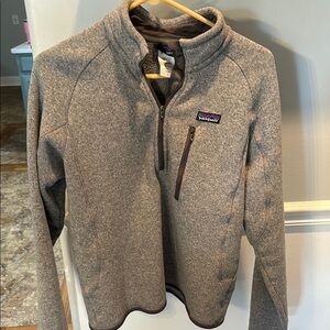 Patagonia Men's grey quarter zip size small